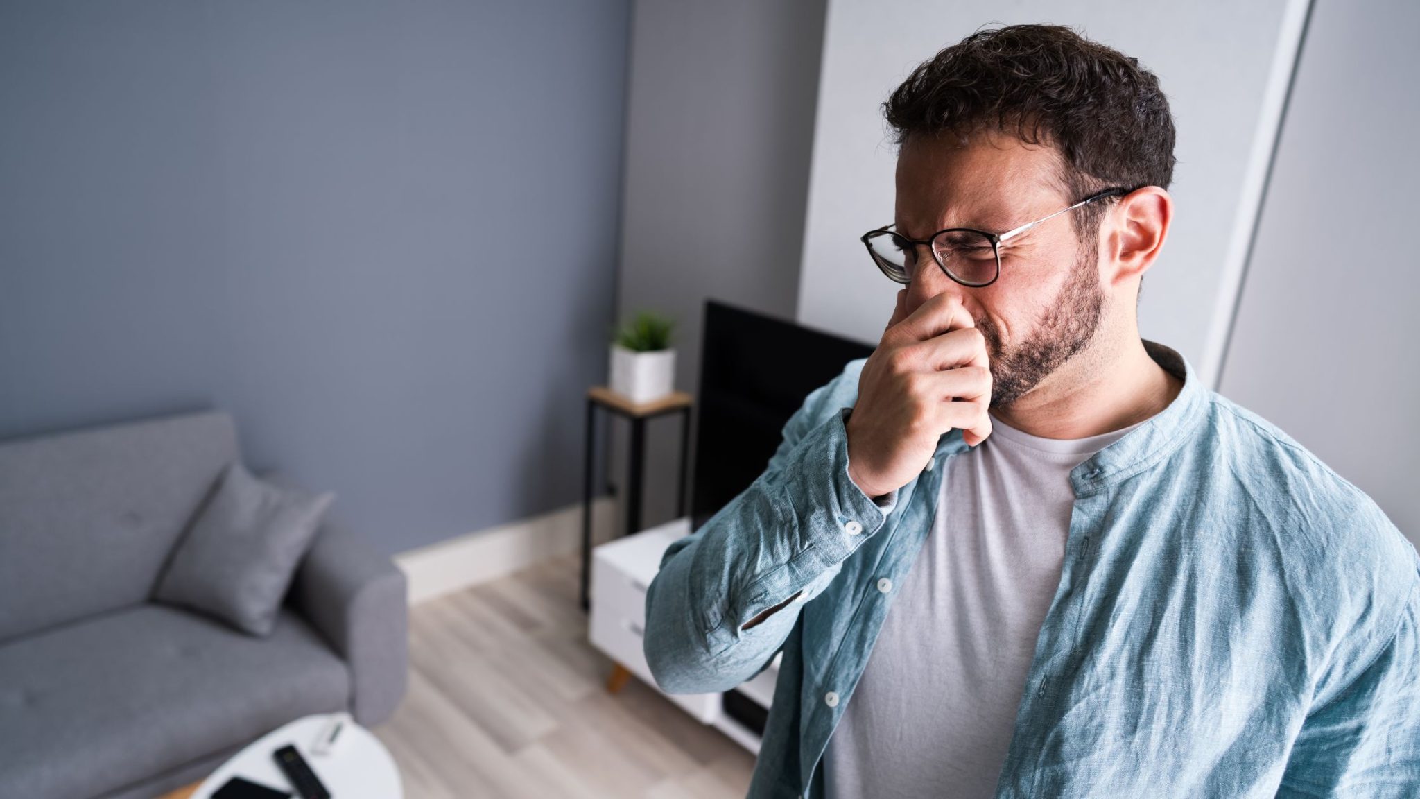 Bad smell in nose when bending over 9 real reasons solutions